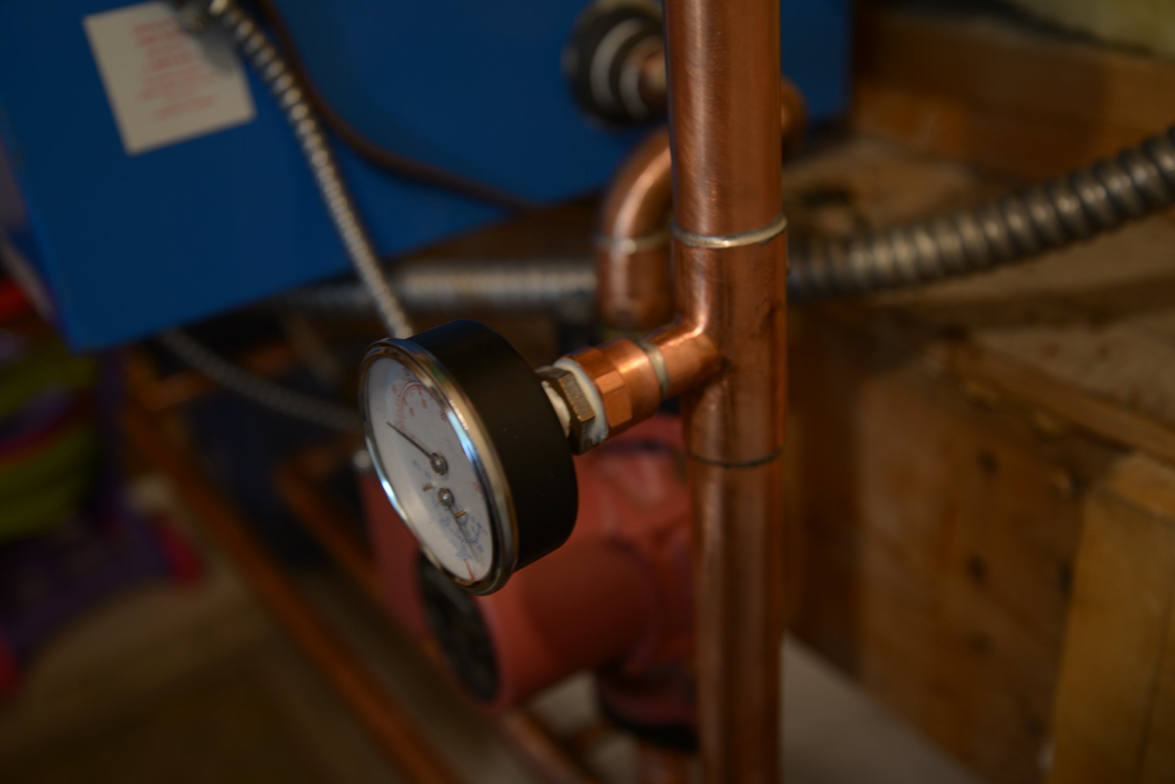 Pressure gauge on copper piping